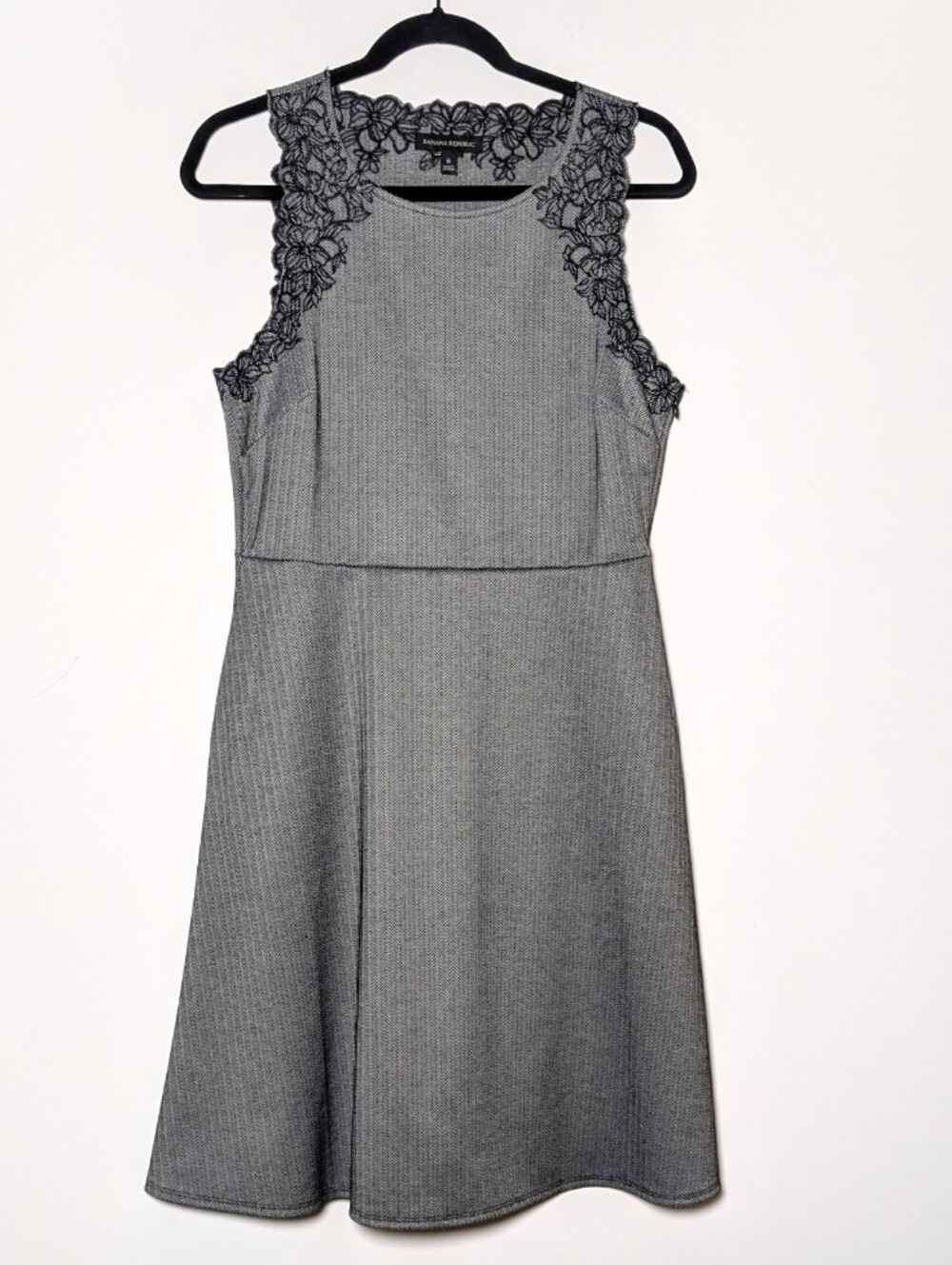 Banana Republic Black Sleeveless Gray Embroidered Floral A-Line Dress 8